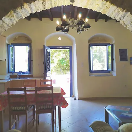Traditional Family House, Ground Floor With Yard * Kóronos