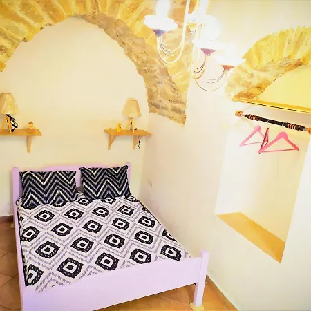 Traditional Family House, Ground Floor With Yard Holiday home