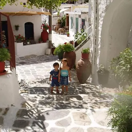 Traditional Family House, Ground Floor With Yard Holiday home
