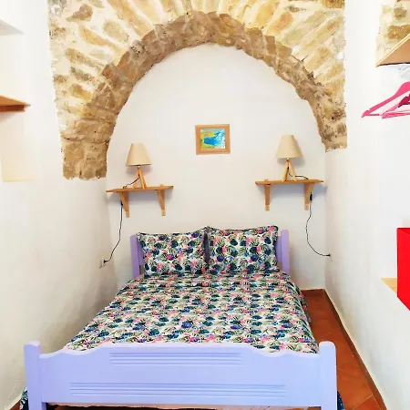 Traditional Family House, Ground Floor With Yard Holiday home