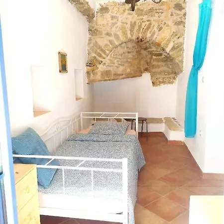 Traditional Family House, Ground Floor With Yard Holiday home *