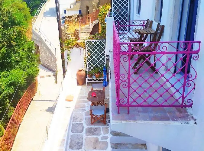 בית נופש Traditional Family House, Ground Floor With Yard Koronos